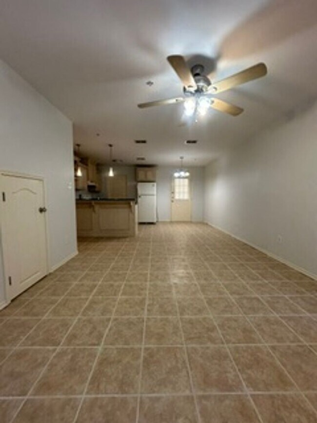 Building Photo - 102 S 48th Ln