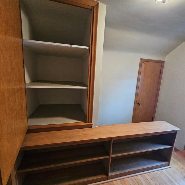 Building Photo - This charming 3-bedroom, 1.5-bathroom hous...