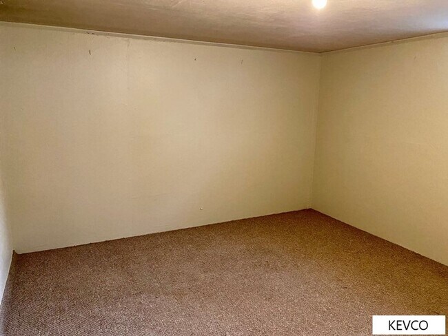 Building Photo - Roomy Three Bedroom Home with Yard!