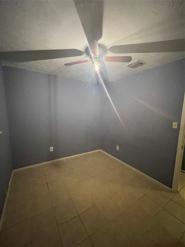 Building Photo - 10751 Corona Ln