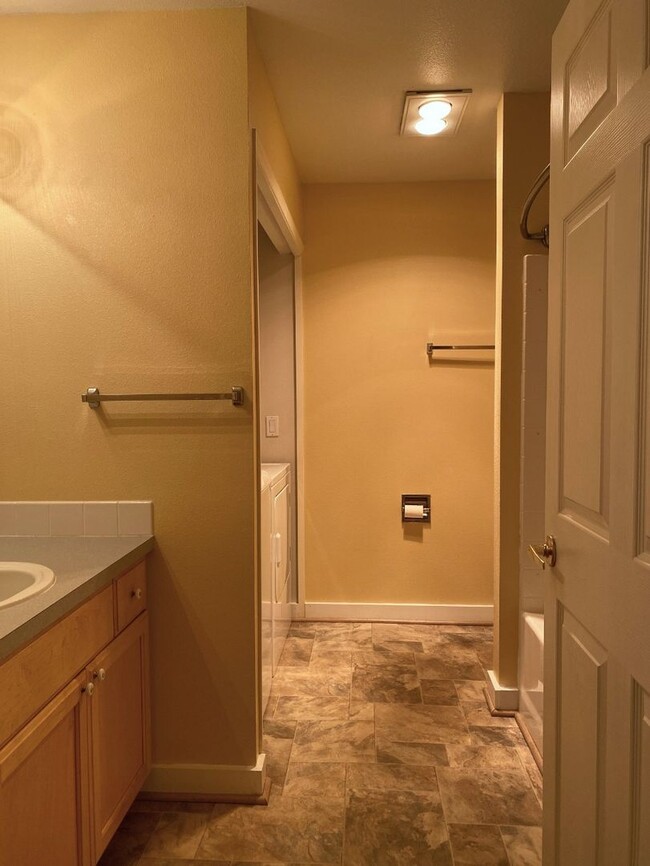 Building Photo - Ground Level River View Condo