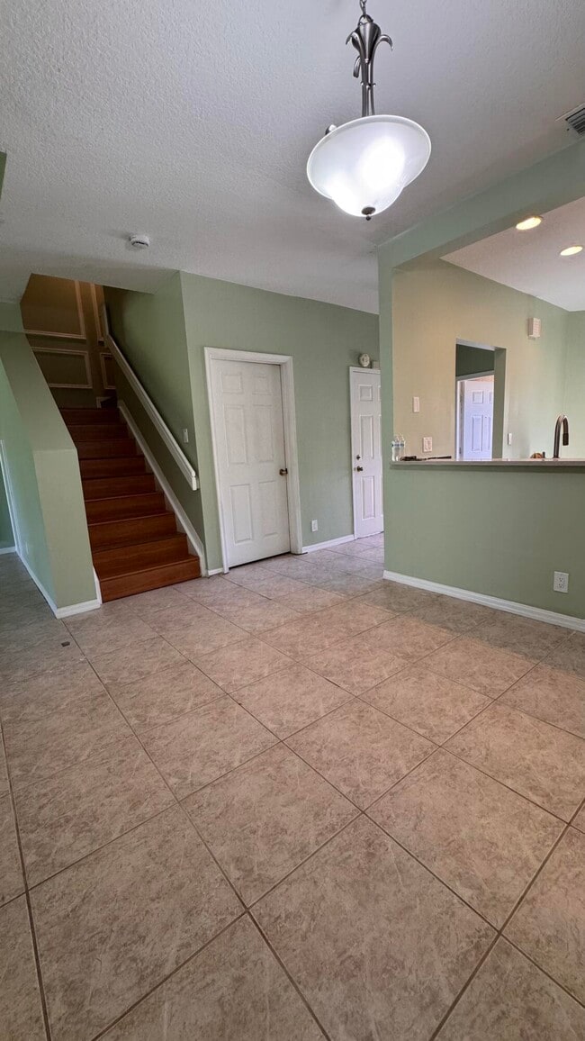 Building Photo - 6422 Park Lake Cir