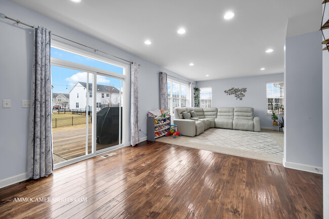 Building Photo - 2305 Brookstone Dr