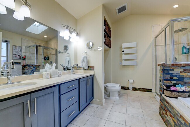 Building Photo - 1625 Paterson Plank Rd