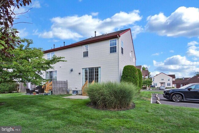 Building Photo - 751 Chanticleer