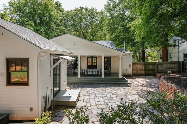 Building Photo - 234 Sunset Dr