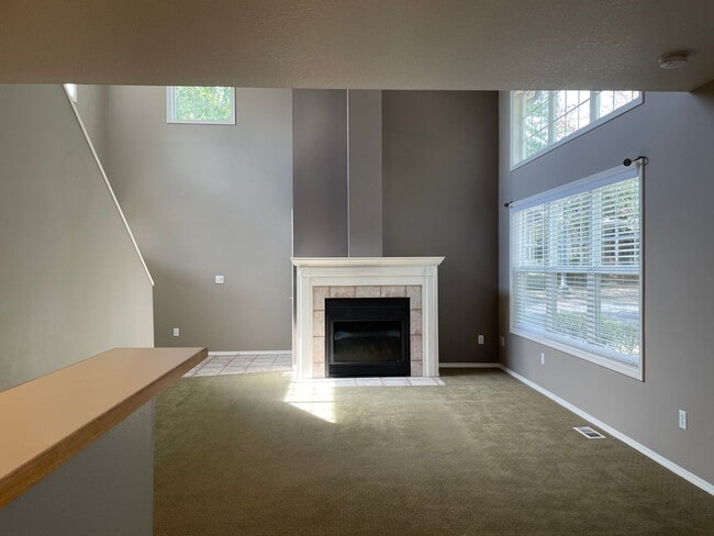 Building Photo - Beautiful and Well Maintained 2 Bed and 2....