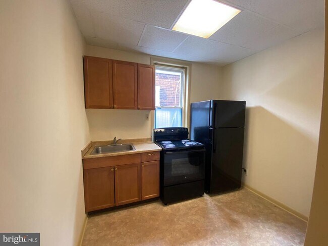 Building Photo - 3734 N Sydenham St