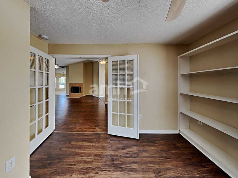 Building Photo - 2862 Hickory Ridge Dr