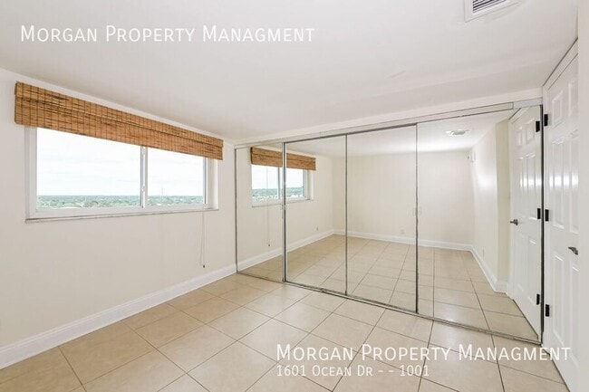 Building Photo - 1601 Ocean Dr S