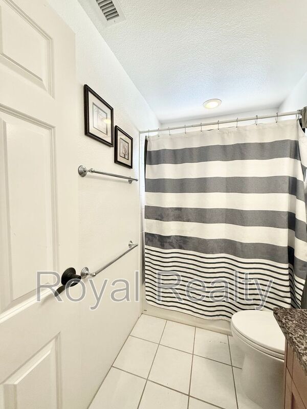 Building Photo - 580 Lunalilo Home Rd