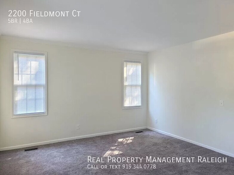 Building Photo - Room in House on Fieldmont Ct