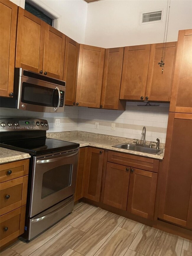 Building Photo - 141 Gumbo Limbo Dr