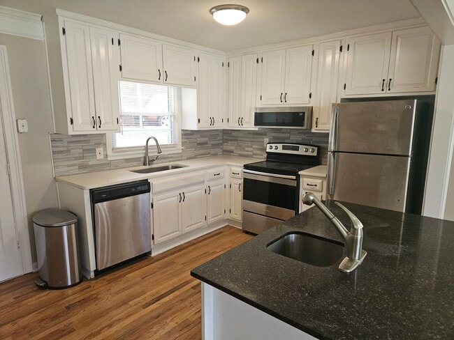 Building Photo - Renovated Marietta Brick Bungalow for Lease