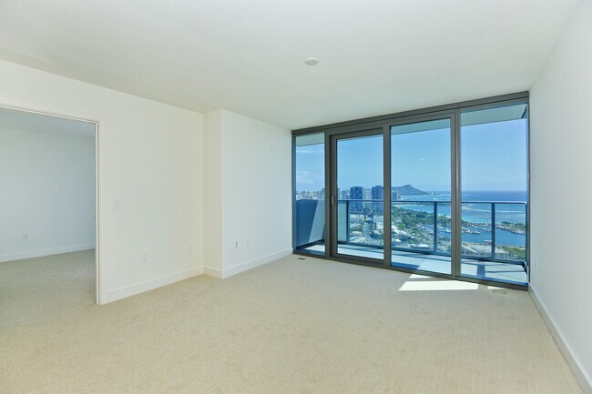 Building Photo - Live in the Heart of Kakaako!