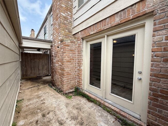 Building Photo - 17149 Beaver Springs Dr