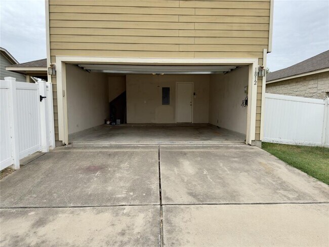 Building Photo - 1812 Indian Lodge Dr