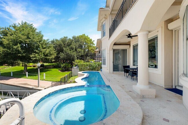 Building Photo - 305 Harborside Cir