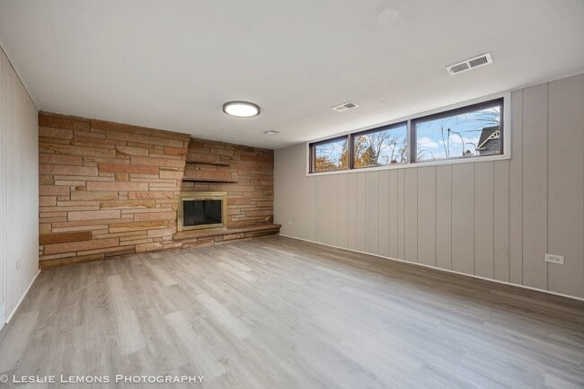 Building Photo - 320 Elmwood Dr