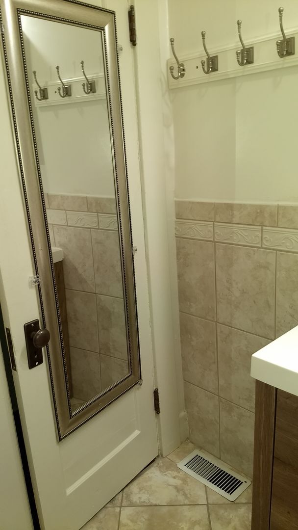 Building Photo - 3 Bedroom 1 Bath House with a Large Backya...