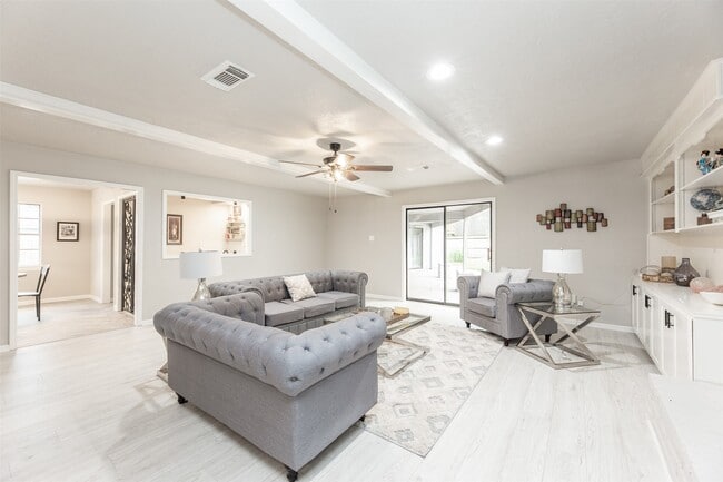 Building Photo - 603 Woodpark Dr