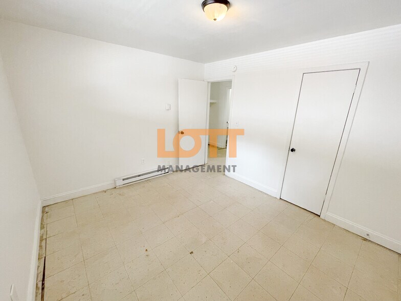 Building Photo - 10 Montis Dr