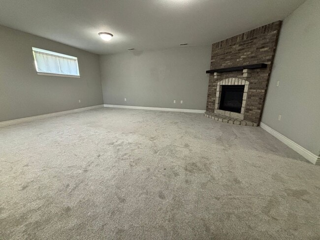 Building Photo - Italian Estates Property Management
