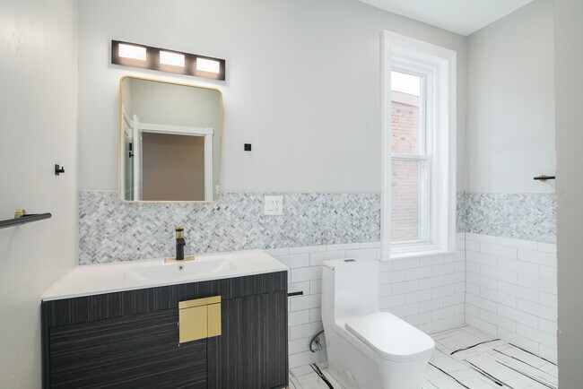 Building Photo - 714 S 55th St