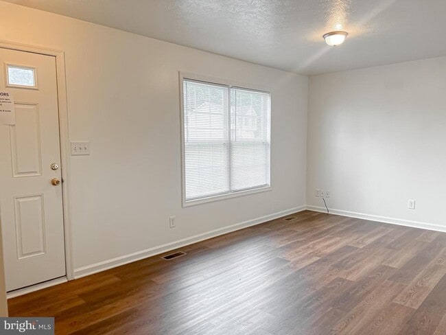 Building Photo - 104 Basin Dr