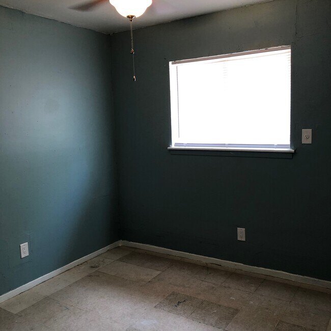 Building Photo - 375 Dorie St