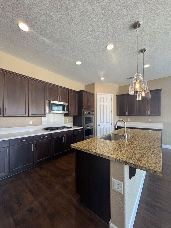 Building Photo - Beautiful Shadow Ridge Home in Spanish Spr...