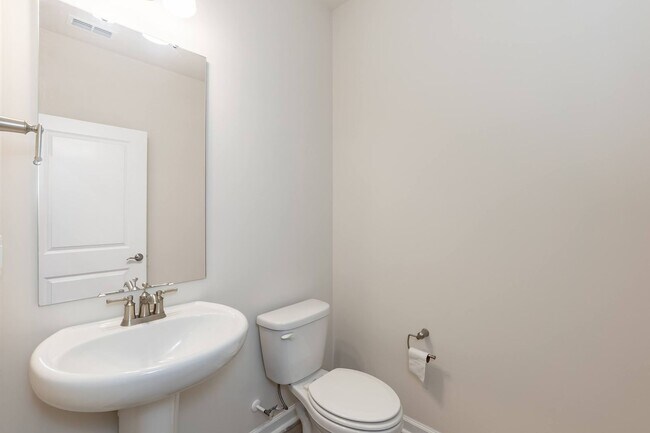 Building Photo - Move In Ready Three Bedroom Home!