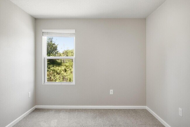Building Photo - CENTRALLY LOCATED