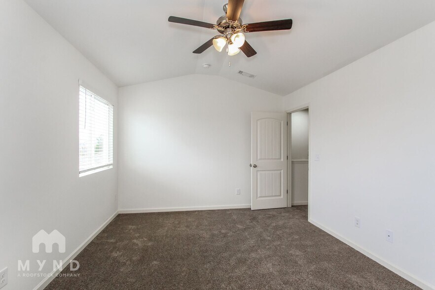 Building Photo - 285 Chelsea Park Rd