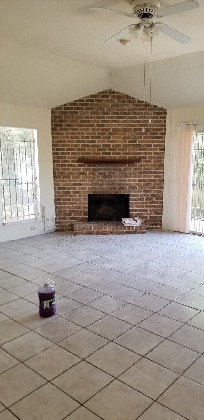 Building Photo - 10822 Lynbrook Dr