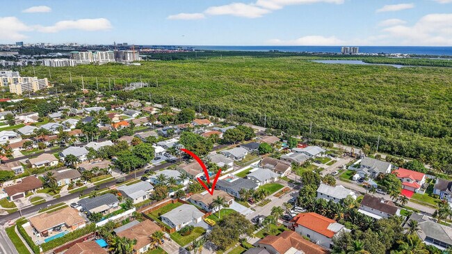 Building Photo - 407 SE 5th St