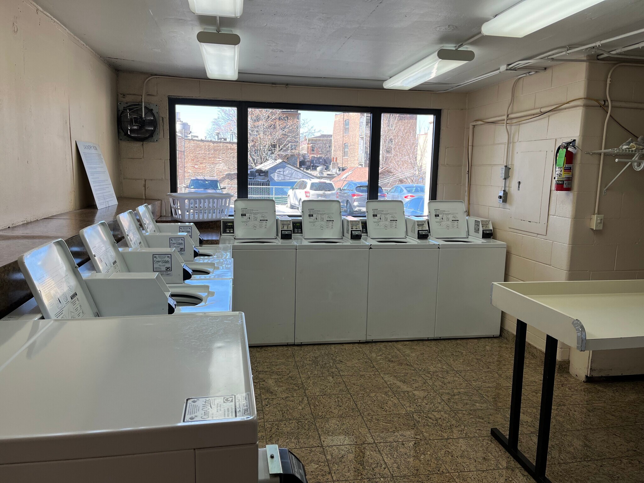 Laundry Room - 1540 N La Salle Dr