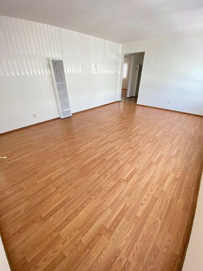 Building Photo - 262Price