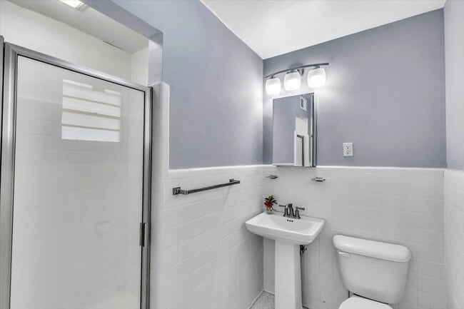 Building Photo - 317 Kensington Dr