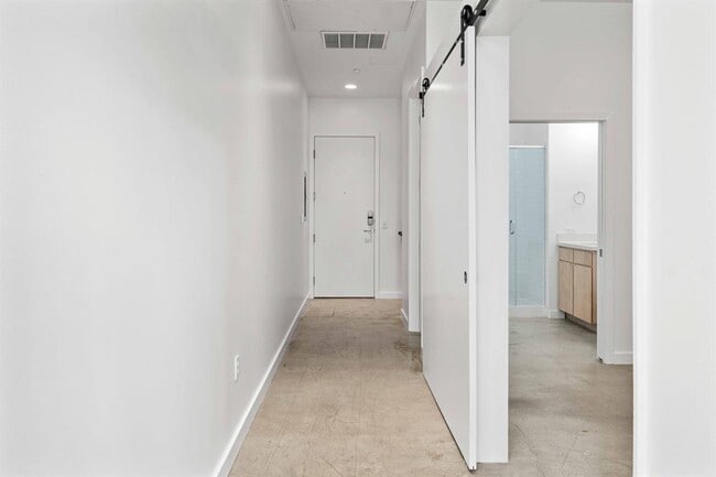 Building Photo - 507 Sabine St