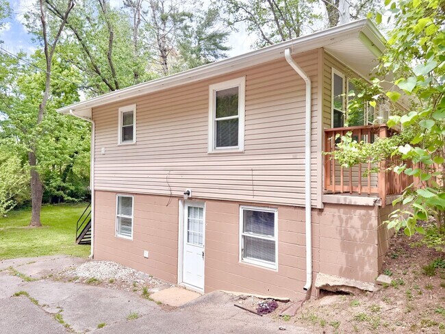 Building Photo - Hickory Hill Dr