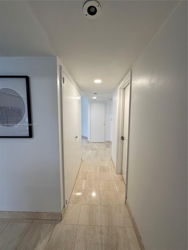 Building Photo - 3600 Mystic Pointe Dr
