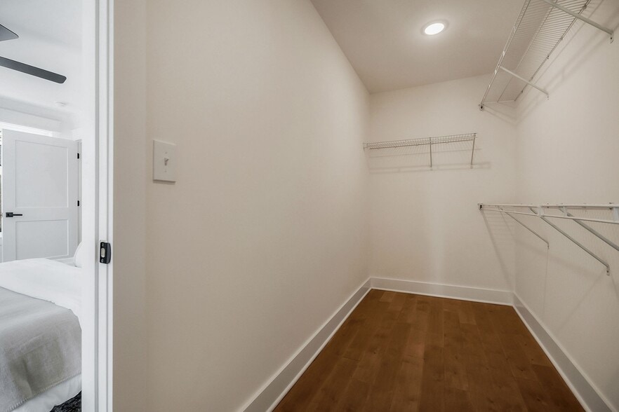 Building Photo - 207 S High St