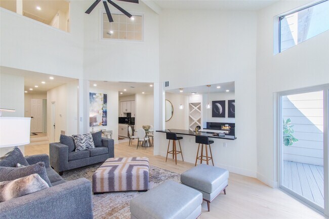 Building Photo - 727 Bunker Hill Rd