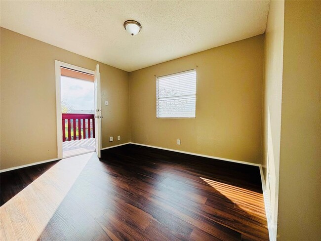 Building Photo - 10309 Brownie Dr