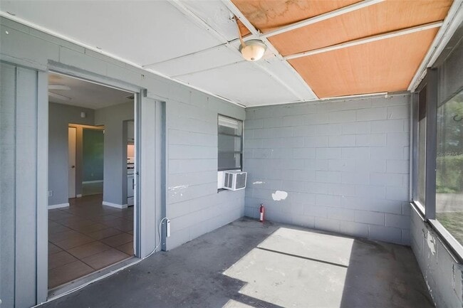 Building Photo - 1220 Morin St