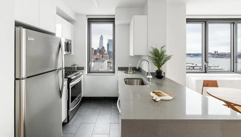 Building Photo - 606 W 57th St