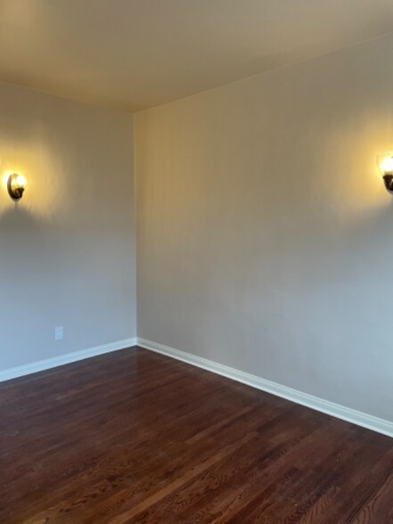 Building Photo - 8 8th Ave