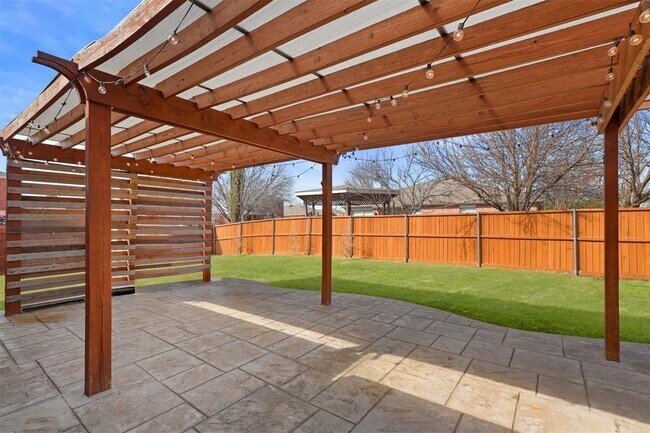 Building Photo - 2201 Tailburton Ct
