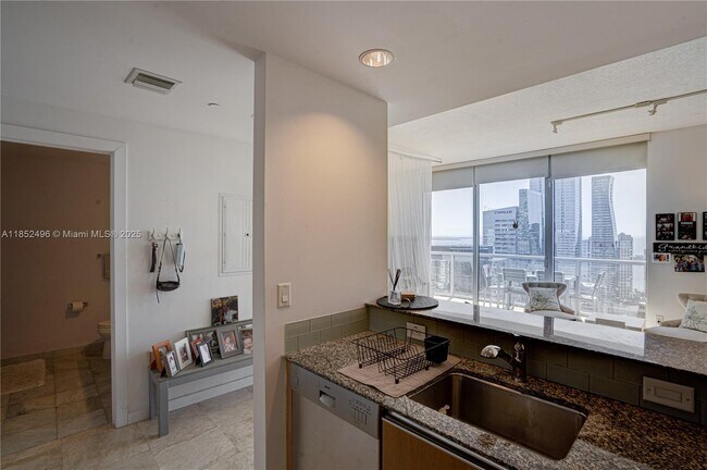 Building Photo - 1060 Brickell Ave